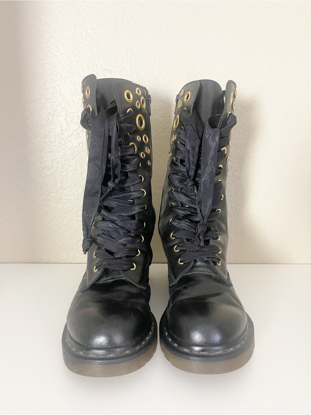 Vintage Dr. Martens tall Johari Combat Boot with gold-tone grommets grunge 8 - Picture 9 of 14